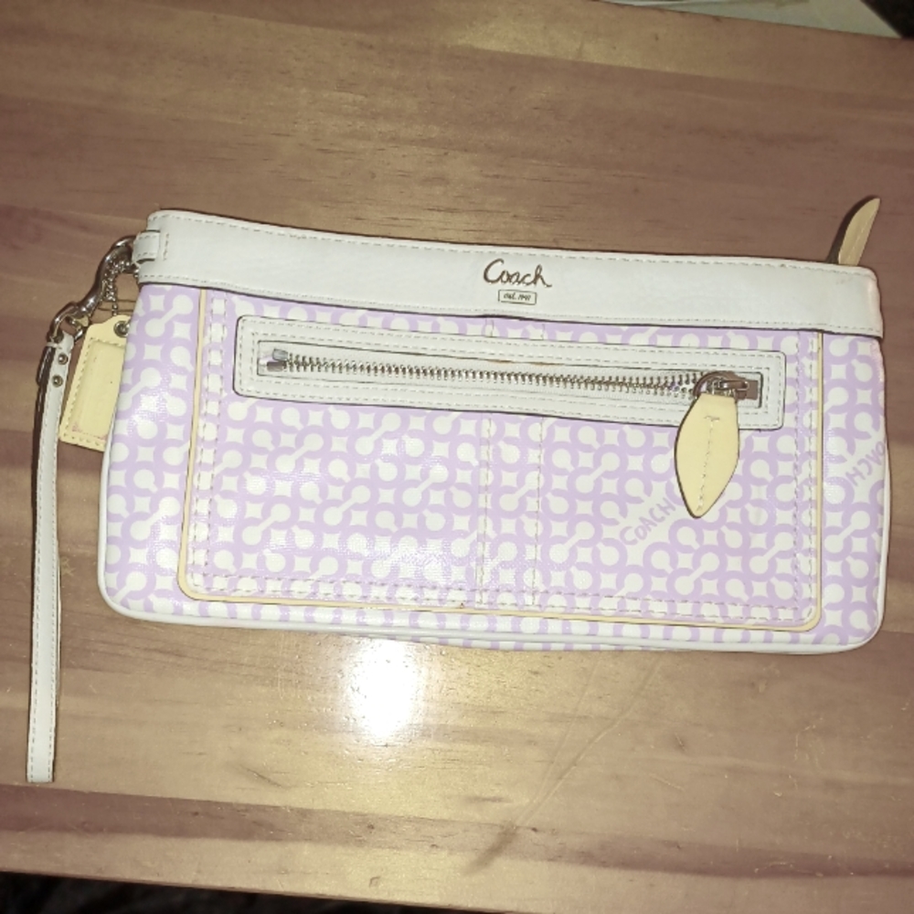 AUTHENTICATION SIGNATURE COACH HANDBAG